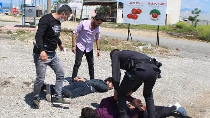 Antalya'da iki genç ceza yememek için ortalığı birbirine kattı!