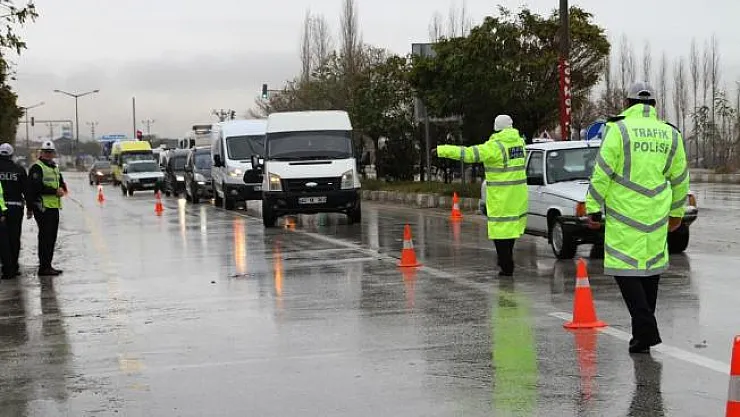Araç sürücüleri dikkat! Sayılı günler kaldı! Yaptırmayanlara 1.083 TL ceza kesilecek!