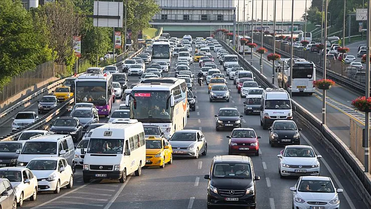 Aracıyla trafiğe çıkanlar aman dikkat: Arabasında olan yandı! 1.823 TL para cezası kesilecek
