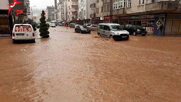 Artvin'de Şiddetli Yağış Halka Zor Anlar Yaşattı