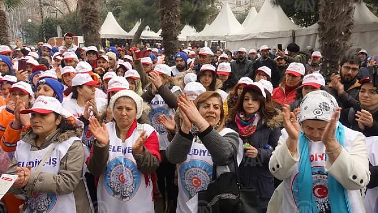 Avcılar Belediyesi'nde maaşlarını alamayan işçiler eylem yaptı