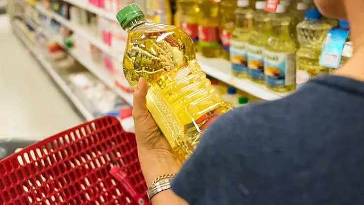 Ayçiçek yağı fiyatları çok sert düştü: O markette stoklar tükenmeden hemen alın! Fiyatı 69,50 TL oldu