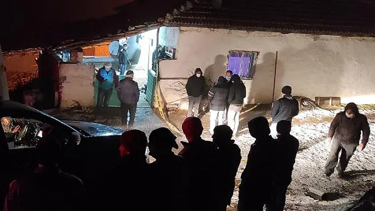 Baba eşini, oğluda babası ve babaannesini öldürdü!