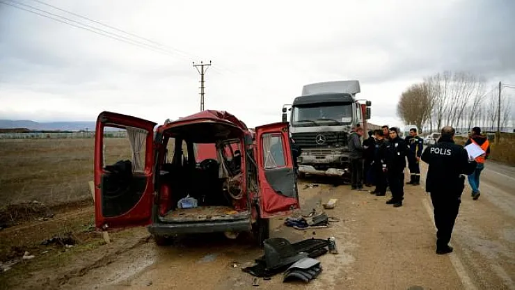 Baba oğul trafik kazasında hayatını kaybetti