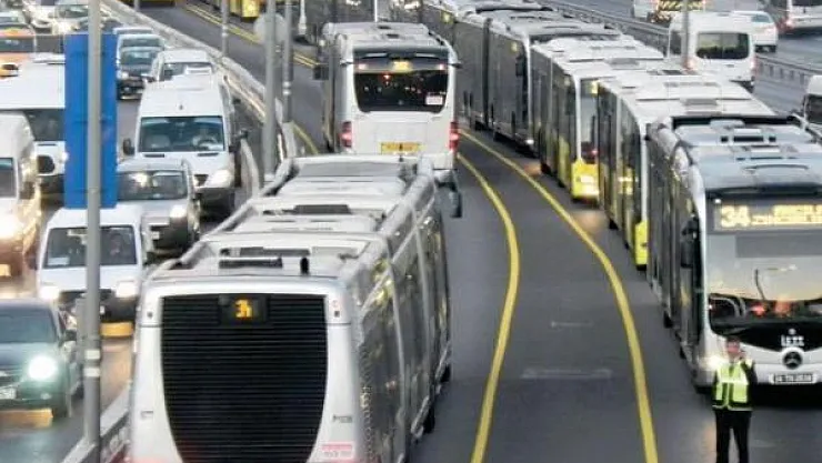 Bahçelievler'de metrobüs kazası- iki metrobüs çarpıştı