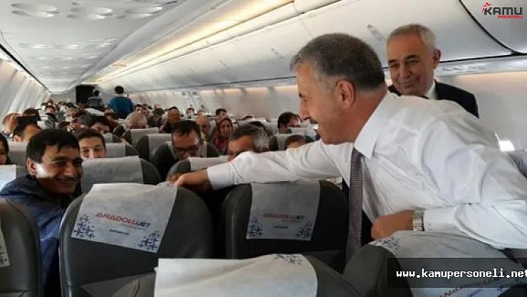 Bakan Arslan Uçakta Yolcuların Bayramını Kutladı