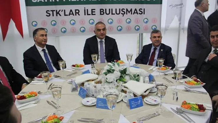 Bakan Ersoy, STK temsilcileriyle bir araya geldi