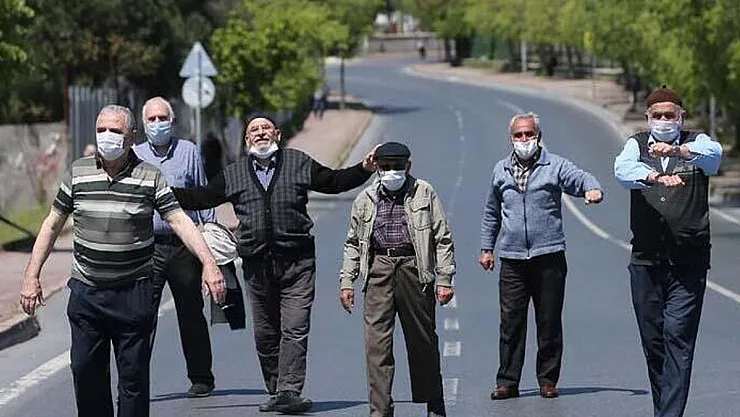 Bakan Koca'dan 65 yaş üzeri vatandaşlar için flaş açıklama!