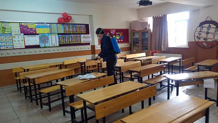 Bakan Okullardaki Yeni Düzenlemeyi Açıkladı! Yüz Yüze Eğitime Ara Verilecek Mi?