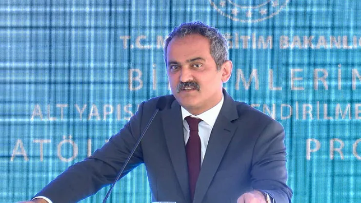 Bakan Özer'den Öğrencilere Müjde! 'Kronik Bir Problem' Diyerek Duyurdu
