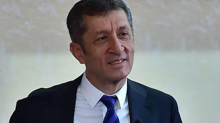 Bakan Selçuk'tan Kanseri Yenen Öğretmene Mesaj