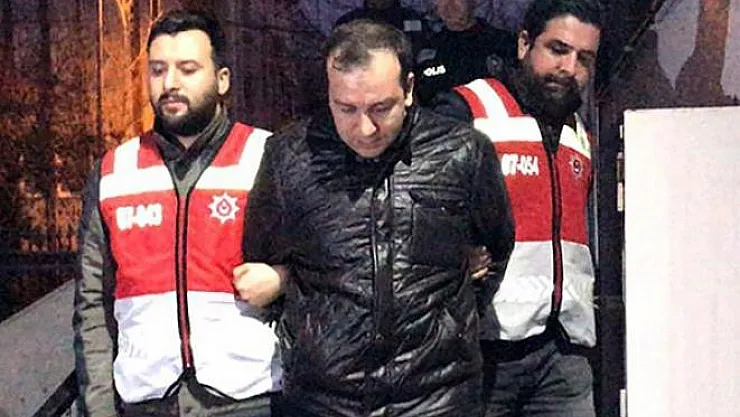 Bakırköy'de, sahte polis kimliği ve üniformasıyla dolaşan bir kişi yakalandı