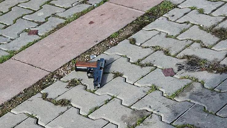 Balıkesir Bandırma'da çıkan silahlı kavgada 2 kişi hayatını kaybetti