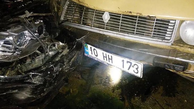 Balıkesir'de Kaza: 4 Kişi Öldü, 3 Kişi Yaralandı !