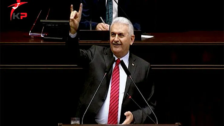 Başbakan Binali Yıldırım  Parti Grup Toplantısında Bozkurt İşareti Yaptı
