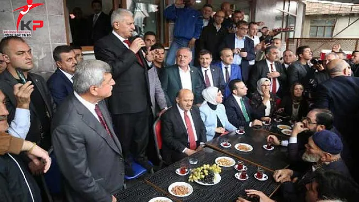 Başbakan Yıldırım Sandalyesinin Üzerine Çıkararak Açıklama Yaptı