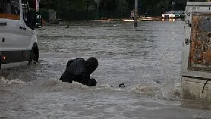 Başkenti Sağanak Vurdu! Sele Kapılan Gençten Acı Haber Geldi!