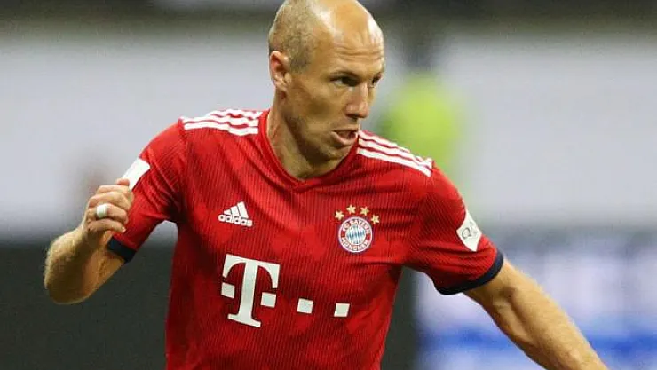 Bayern Münih'te Arjen Robben sahalara geri dönüyor. O maçta forma giyecek. Bundesliga