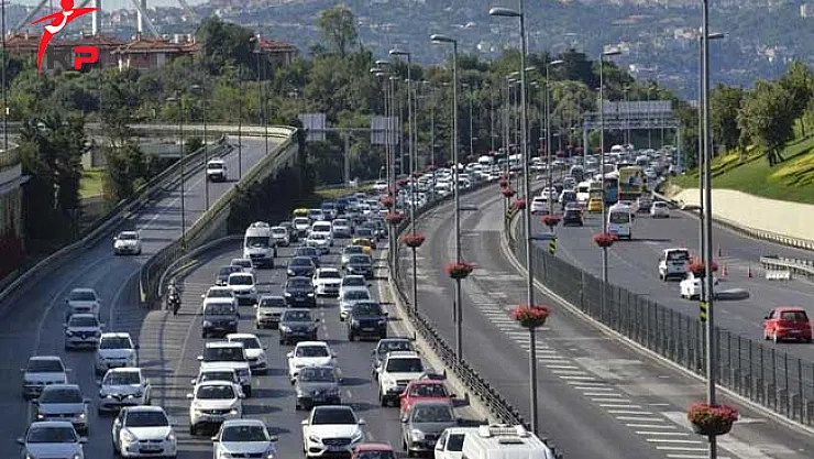 Bayram Tatili Dönüşü Trafik Yoğunluğu Yaşanıyor
