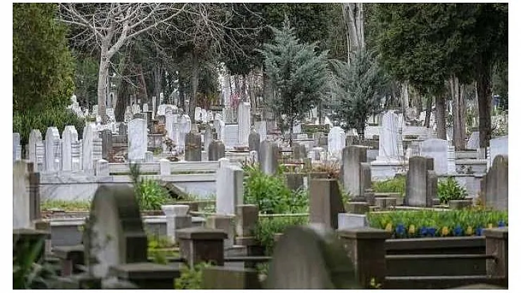 Bedeli 34 bin liraya kadar çıkıyor! İBB Mezarlıklar Daire Başkanı uyardı!