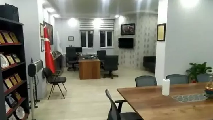 Belediye Başkanına Makam Odasında Silahlı Saldırı!