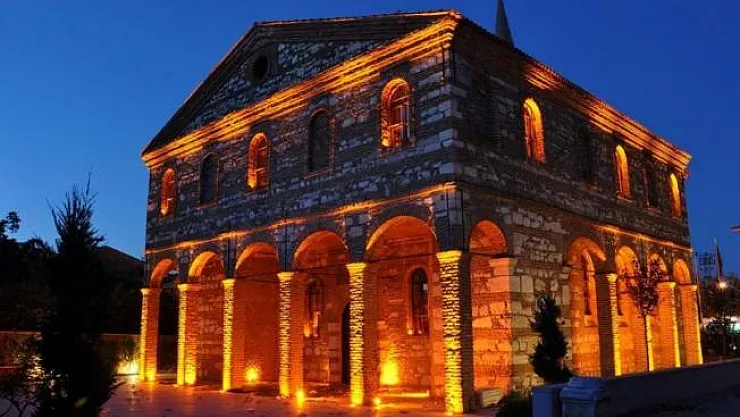 Belediyeden Vakıflar Bölge Müdürlüğü'ne geçen Özlüce Kilisesi bakımsızlıktan yıkıldı!