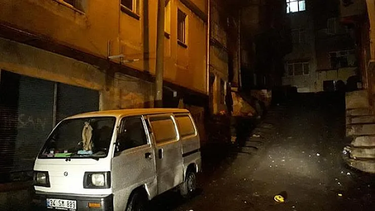Beyoğlu'nda genç bir kadını öldüren caniler evi ateşe verdiler