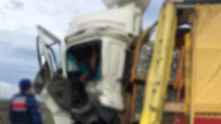 Biga'da Tırlar Çarpıştı! 1 Ölü Var