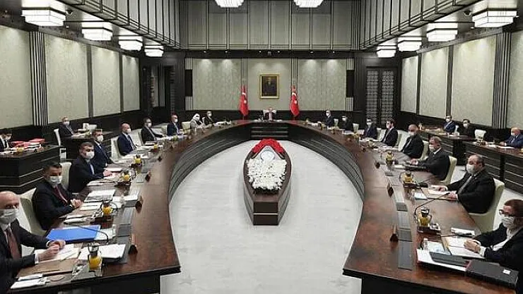 Bilim Kurulu Üyesi kabine toplantı sonrasında yeni kısıtlama ve yasakların açıklanabileceğini duyurdu!
