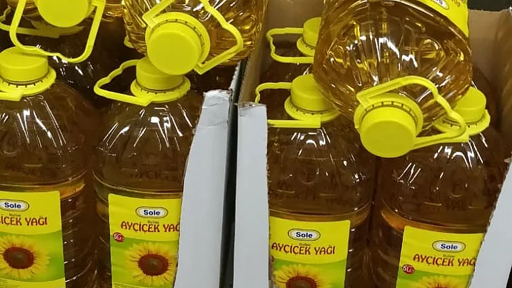 BİM 5 litre ayçiçek yağ fiyatlarında indirim yaptı! Tüm BİM marketlerinde 5 litre ayçiçek yağ fiyatlarında 88 lira indirim yapıldı