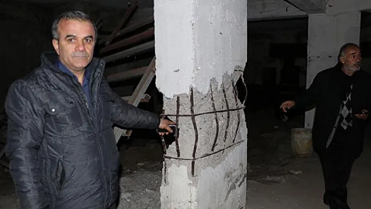 Binanın yıkılacağını bile bile oturmaya devam ediyorlar