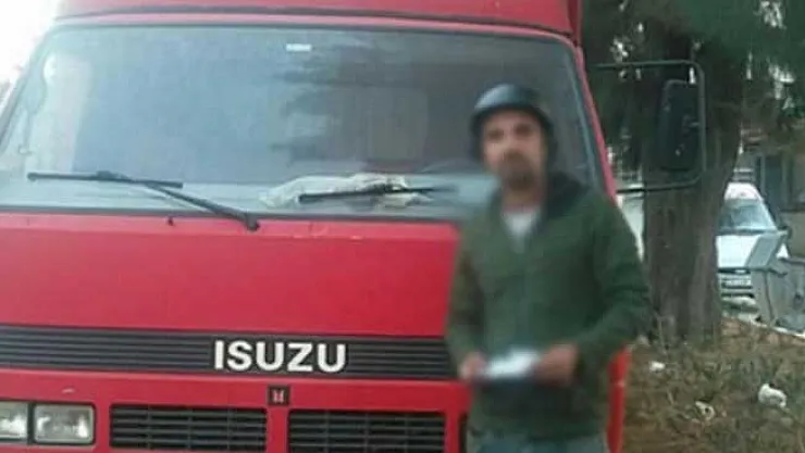 Bir İlginç Trafik Cezası! Kamyonet Şoförüne Kask Kullanmama Nedeniyle Ceza Kesildi!