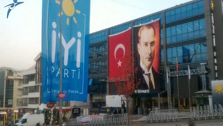Bir İYİ Parti Kurucu Üyesi Daha İstifa Etti !