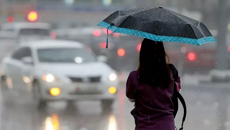 Bir süredir devam eden sıcaklıklar yerini sağanak ile fırtına bırakmaya hazırlanıyor! Meteoroloji hava durumu hakkında açıklama yaptı!