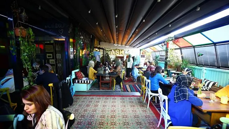 Bu otelde dokunduğunuz her şey satılık