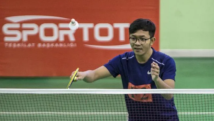 Büyükelçiler badminton oynadı