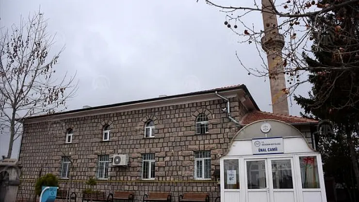 Cami tuvaletinin kapısını çaldılar