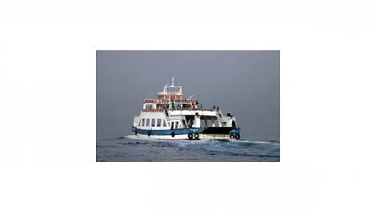 Çanakkale Boğazı'nda kaza! Feribot ve balıkçı teknesi çarpıştı!