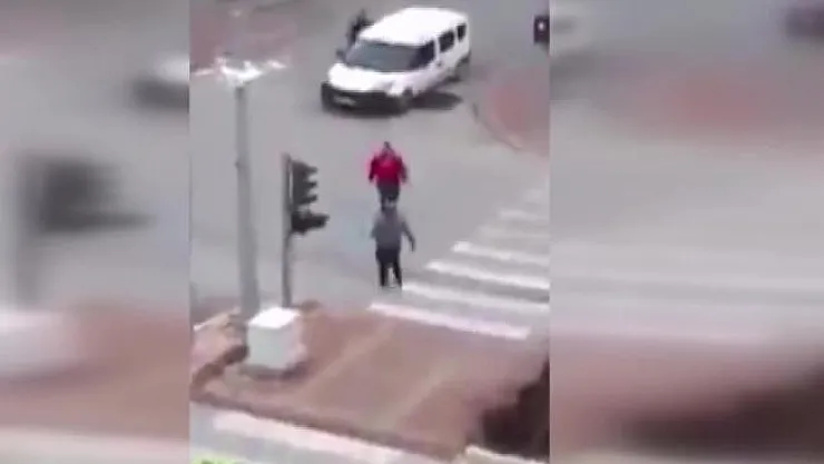 Cani baba 4 aylık bebeğinin boğazına bıçak dayadı!