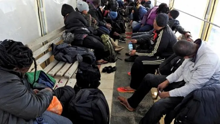 Çeşme'de, Avrupa'ya yasa dışı yollarla gitmeye çalışan 46 düzensiz göçmen yakalandı