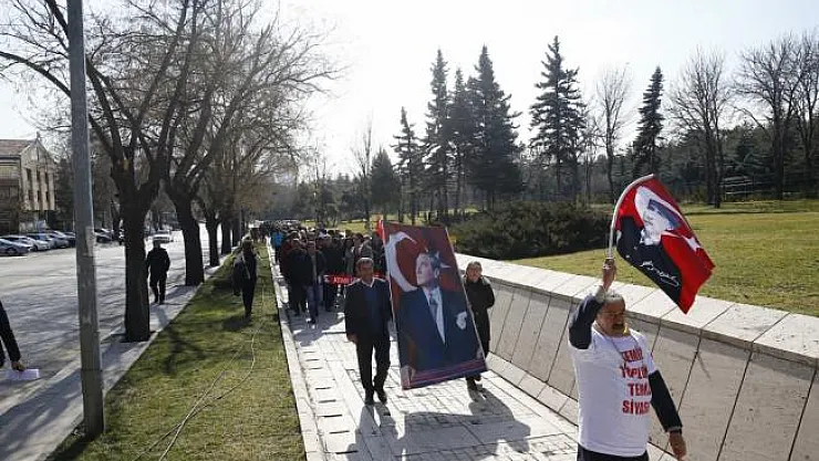 CHP Genel Merkezi önünde protesto