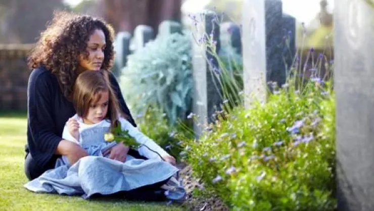 Çocuklara ölüm nasıl anlatılmalı? Çocuğun yas süreci hakkında bilinmesi gerekenler