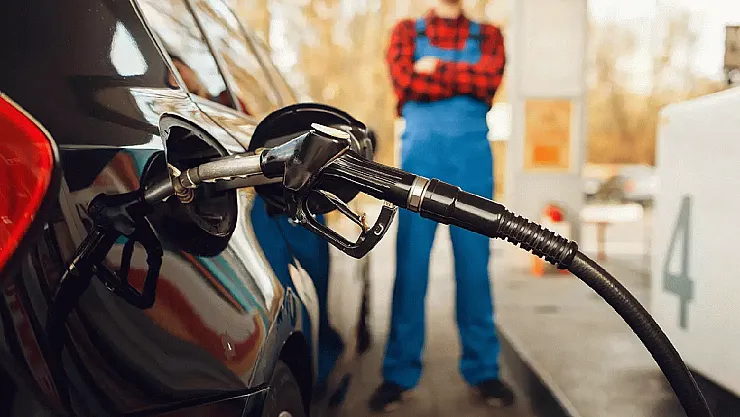 Çok büyük indirim yapıldı: Fiyatlar çok radikal değişti! İşte Ankara İstanbul İzmir Benzin motorin ve LPG fiyatları!