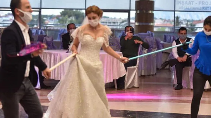 Corona Virüs Bilim Kurulu Üyesi Çelik açıkladı! Düğün yapacakları yakından ilgilendiriyor