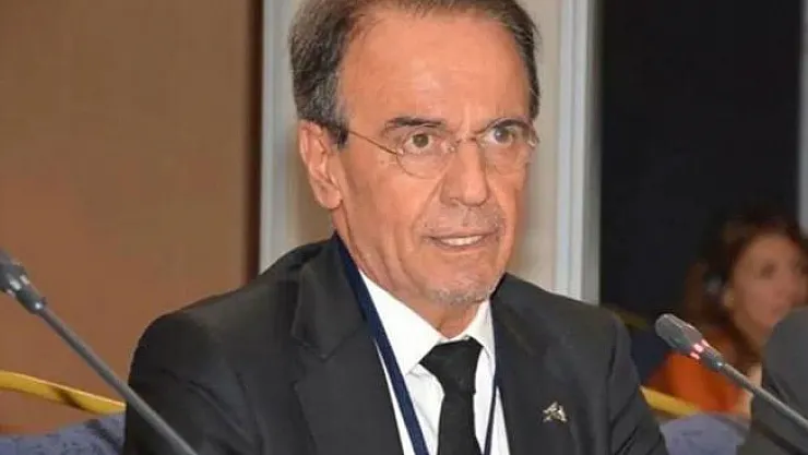 Corona Virüsü Hastalarının Parmaklarındaki Renk Değişiminin Nedeni Ne? Prof. Dr. Ceyhan Açıkladı