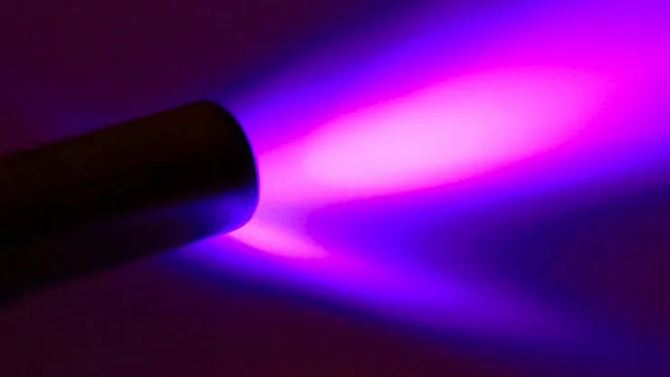 Corona virüsünü öldüren el tipi UV ışık cihazları geliştirildi!