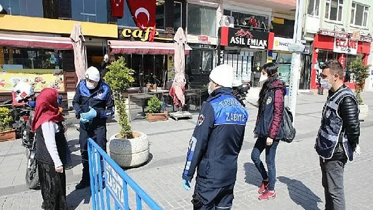 Covid-19 Nedeniyle İstanbul'daki Bir Meydan Ve Cadde Yaya Trafiğine Kapatıldı