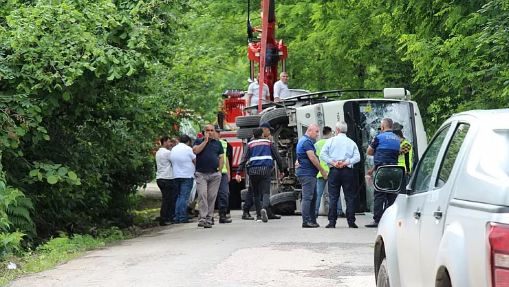Dekanları Taşıyan Otobüs Kaza Yaptı! Ölü Ve Çok Sayıda Yaralı Var
