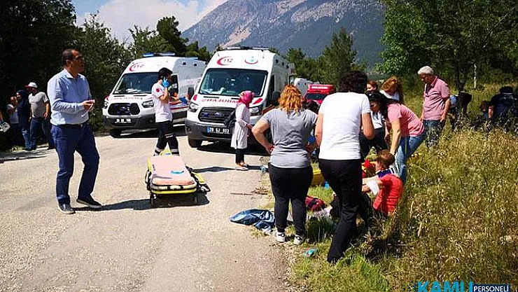 Denizli Pamukkale'de Öğretmenleri Taşıyan Servis Devrildi: 17 Kişi Yaralandı