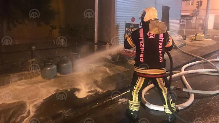 Denizli'nin Merkezefendi ilçesinde markette çıkan yangın hasara yol açtı